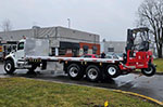 Moffett M8 55.3-10 NX Forklift avec Camion Peterbilt VENDU