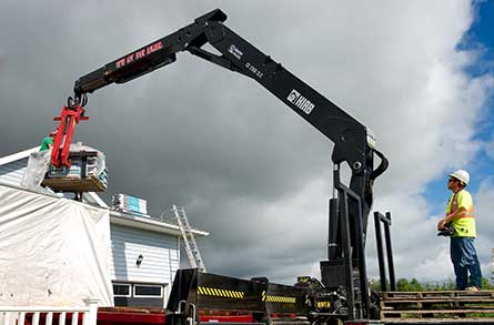 Grue HIAB montée sur camion