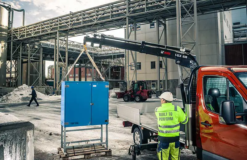 HIAB GRUE SUR CAMION T-CLX 038