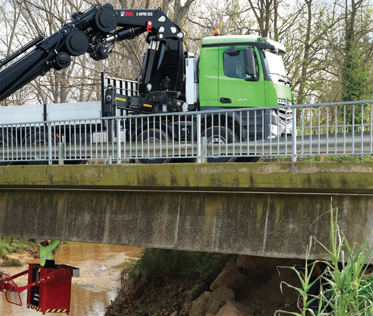 HIAB GRUE SUR CAMION X-HiPRO 358