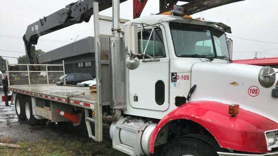 HIAB XS 335K avec Camion Peterbilt à vendre